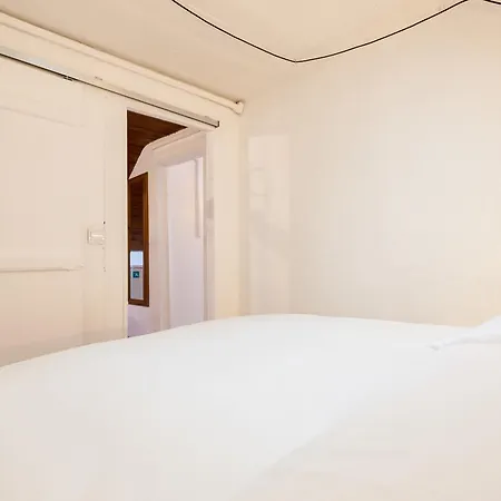 Apartment Bairrus - Alfama Iii